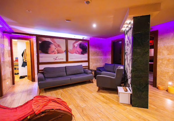 Lavinia Spa Wellness karşılama ve dinlenme alanı